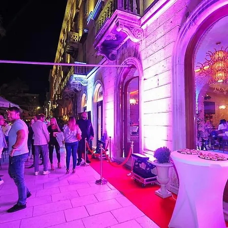 Unique In Heart Of The Old Town Of شقة *
